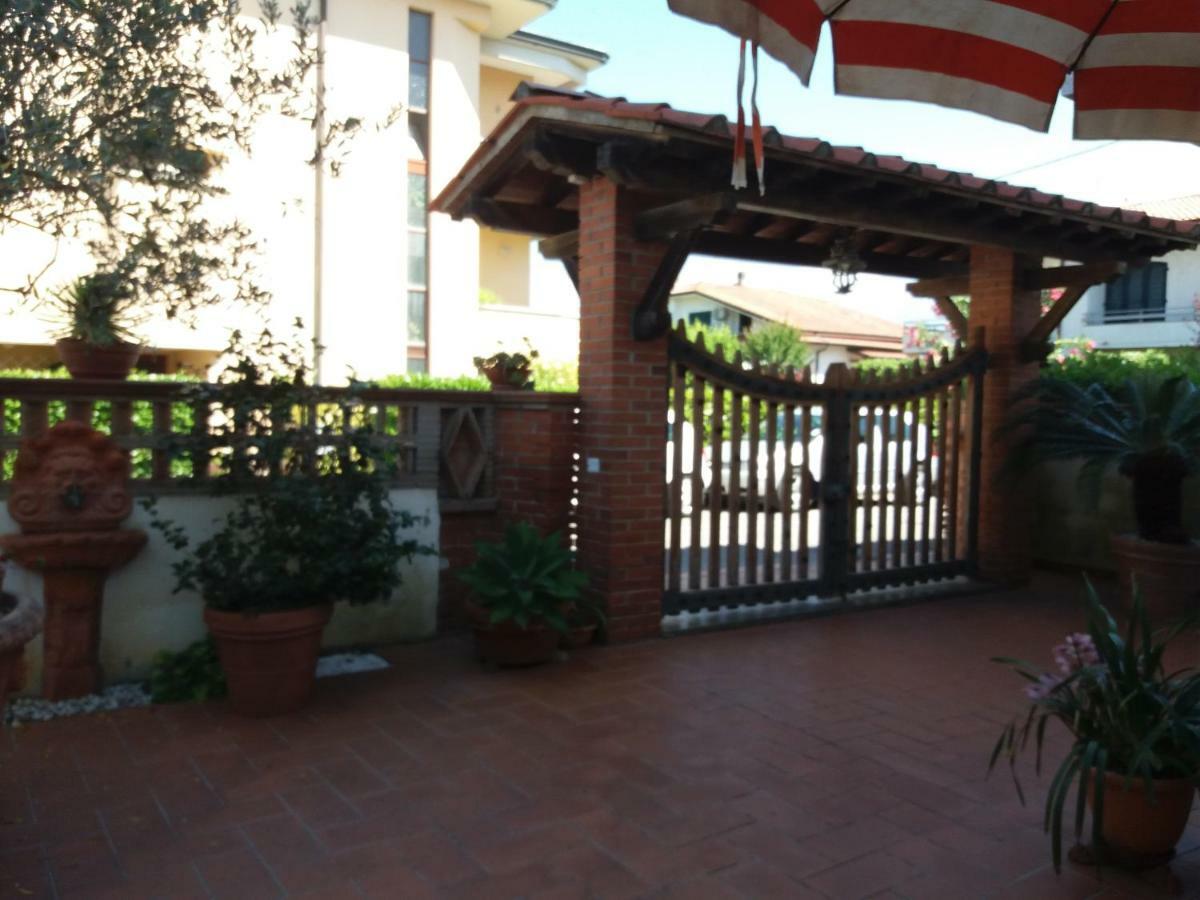 Villa Raffinato bilocale sul mare Lido di Camaiore Esterno foto